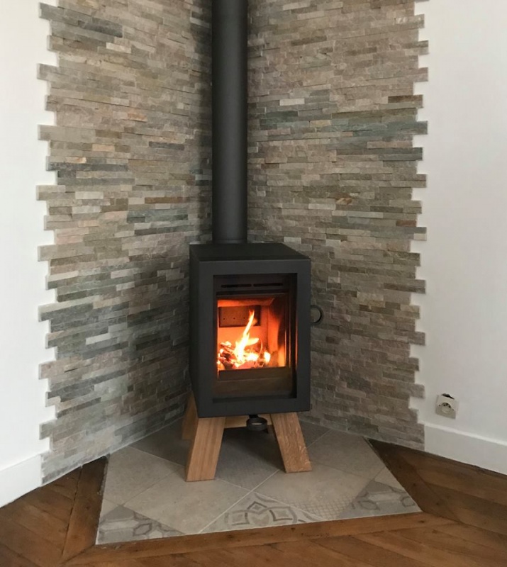 Wanders OAK STEEL krbové kachle s antracitovým oceľovým podstavcom